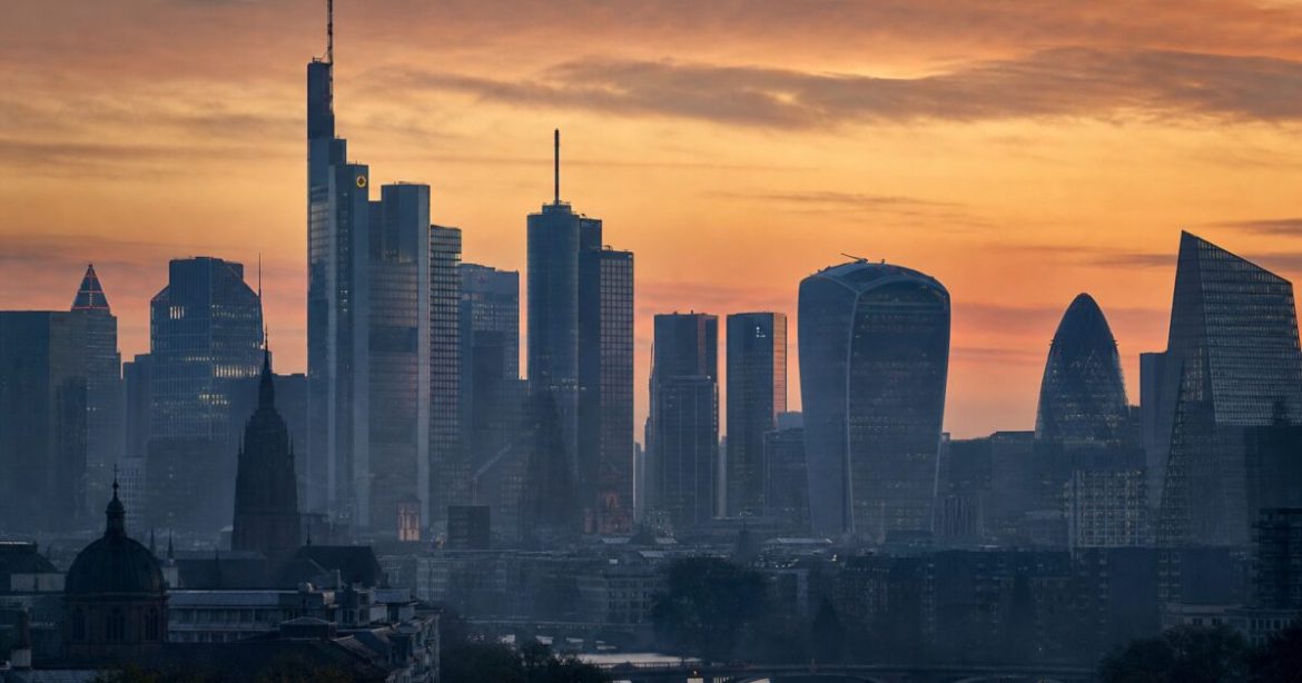Euro Climbs to 3-Month High at $1.132 While Yen Slips Toward 160